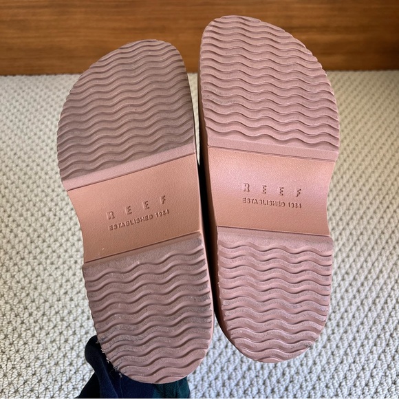 Platform Clogs, Reef Sz 6 - Picture 6 of 8